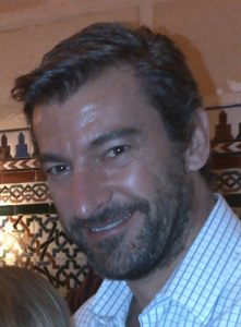 Foto FOA 1erPlanoBarbaSonrie 525 ResB